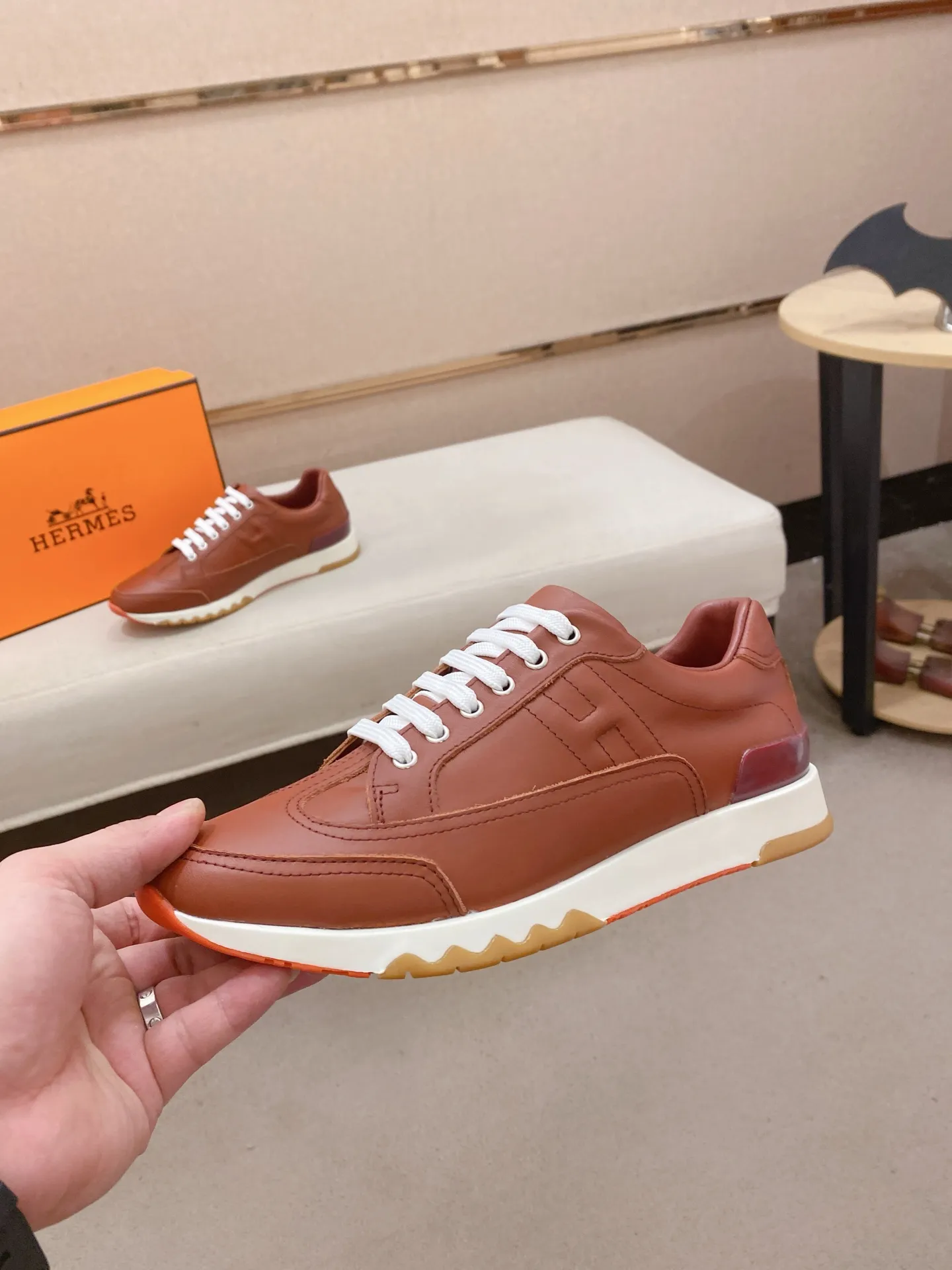 Ex-factory price: 500💰《HERMES》【Classic original single version】Hermès; top 🔝purchasing agent🔍🔍men's latest 🇺🇸sold simultaneously, original imported from Italy ▲▲first-layer cowhide ▲▲ (high-end, nobility and class) ) Exquisite workmanship (Italian 🇮🇹 imported water-dyed 🐂 cowhide lining) sole: original sole provided by the original factory, ⚠️exclusive double-layer activity·TPR·rubber·combined molded outsole; super comfortable·wear-resistant·non-slip·environmental protection The real thing is more beautiful when photographed in kind (high quality, following orders), you can come in and out at will * Number of yards: 38·39·40·41·42·43·44# (can be customized 45.)